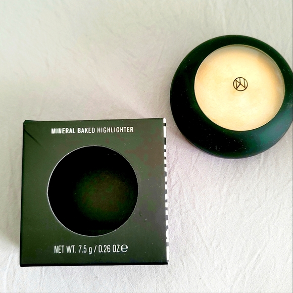 NEW! IL MAKIAGE Mineral Baked Highlighter in Halo 7.5 g - Picture 5 of 7